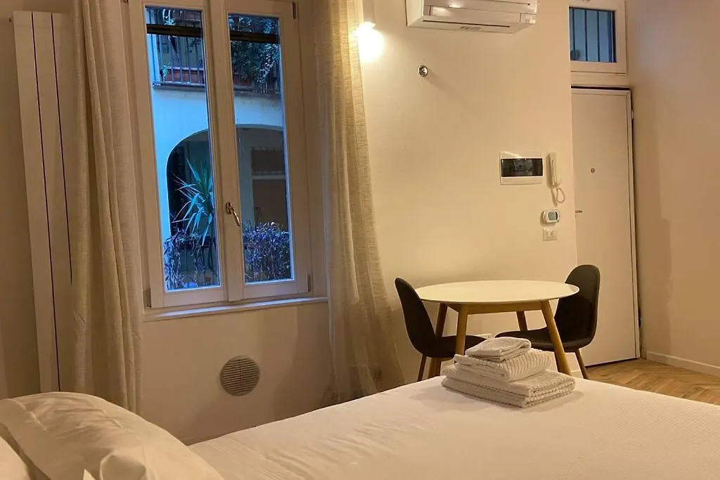 Apartment Brera Eleven Suite Deluxe Milan Italy